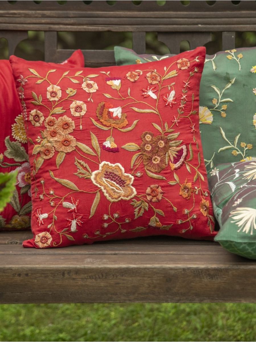 Vienna Emb Silk Cushion Cover - RED｜ウィーン・エンブシルク・クッションカバー - レッド